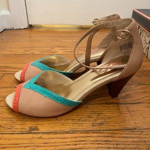 Seychelles Women's Stagefright D'Orsay Pump Size 7